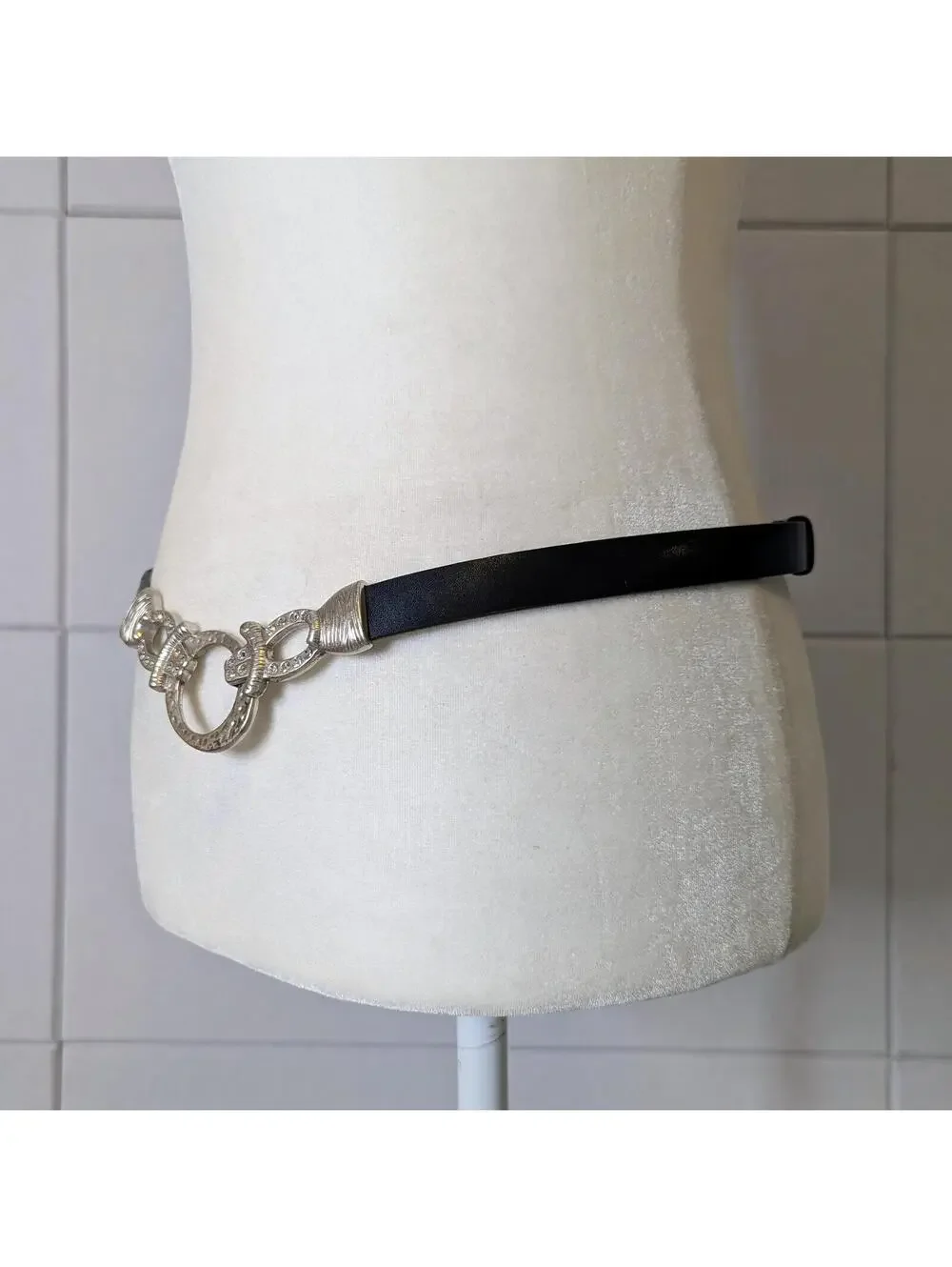 Chico's black leather skinny belt w/ hammered O-ring rhinestone clasp - Picture 3 of 6